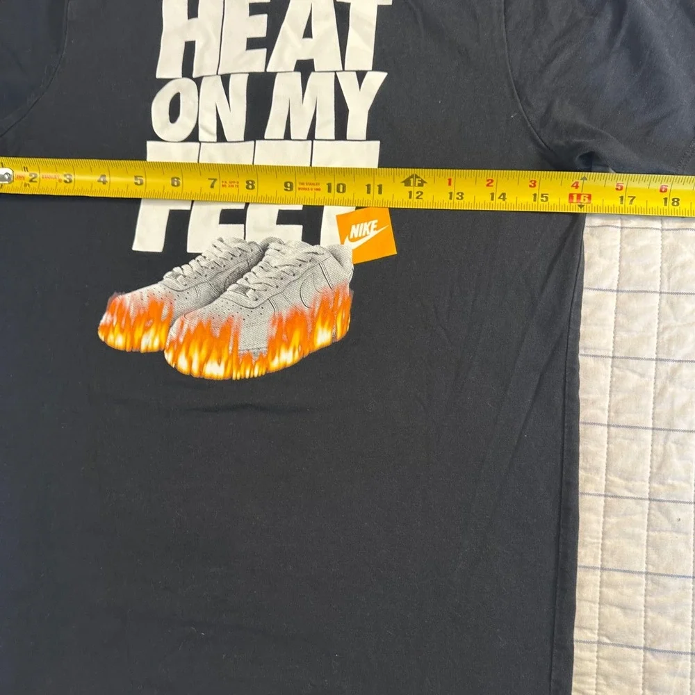 Nike Kids Heat On My‎ Feet Sneaker Flame Graphic T-Shirt Black Large L AF1 Tee